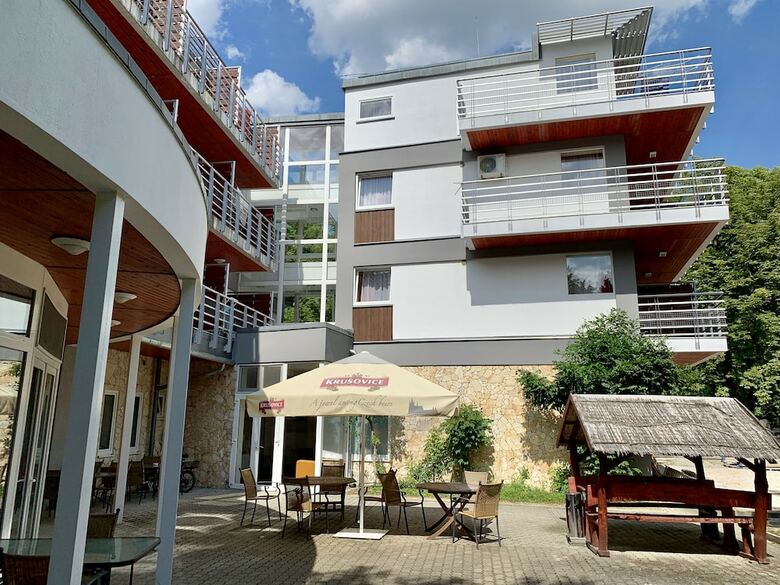 Well Hotel