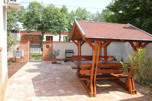 Imola �s Andrea Apartmanh�z 2