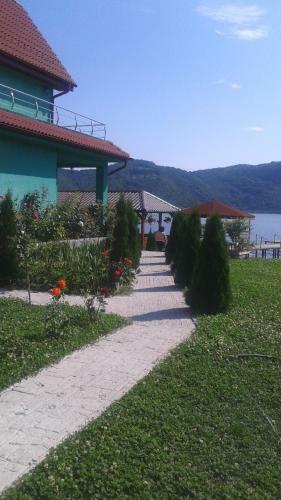 Hostal Pensiunea Lucian
