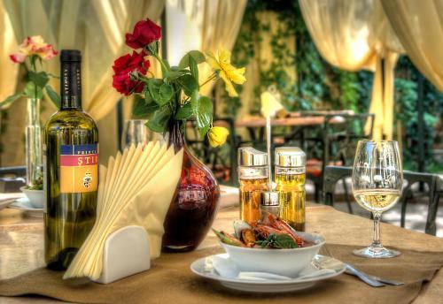 Hotel Restaurant Casa Cu Tei