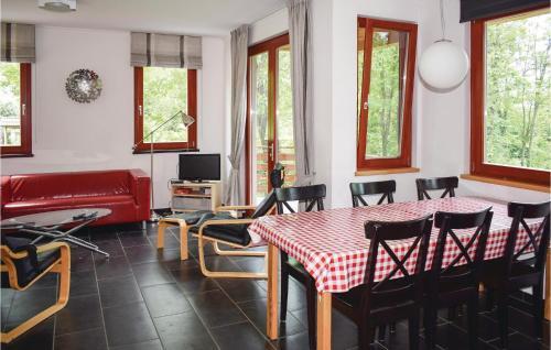 Three-bedroom Holiday Home In Szolad
