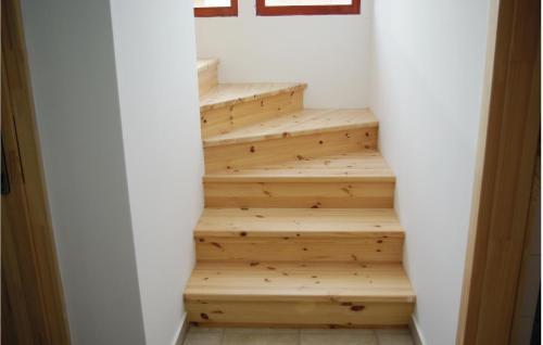 Three-bedroom Holiday Home In Szolad