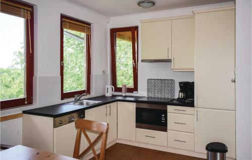Three-bedroom Holiday Home In Szolad