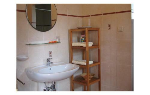 Three-bedroom Holiday Home In Szolad