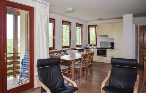 Three-bedroom Holiday Home In Szolad