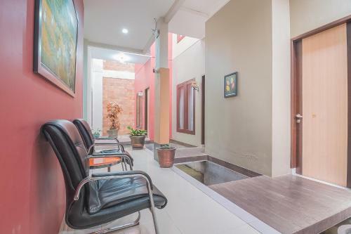 Hostal Reddoorz Syariah Plus @ Banjarbaru 2