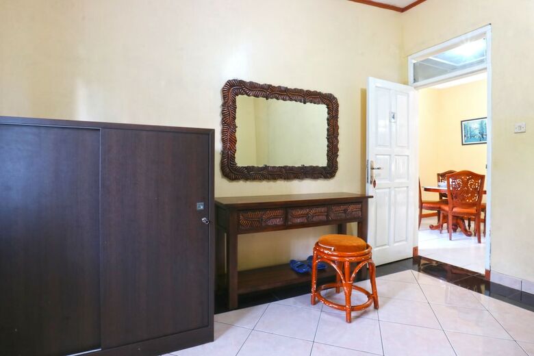 Aries Biru Hotel & Villa