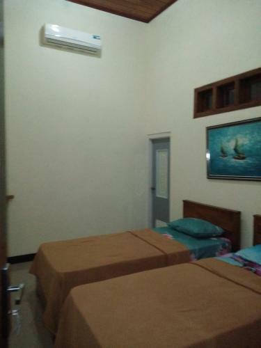 Hostal Arrys Watukarung Surfcamp