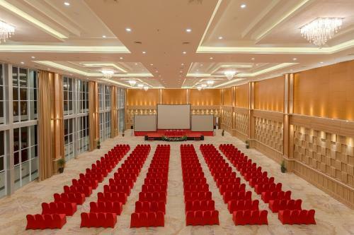 Le Eminence Puncak Hotel Convention & Resort