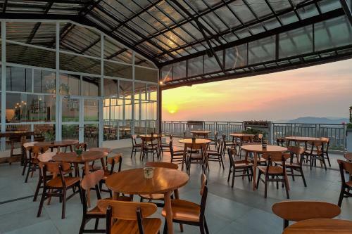 Le Eminence Puncak Hotel Convention & Resort