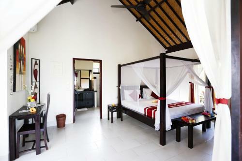 Hotel Teluk Karang Dive & Spa Resort