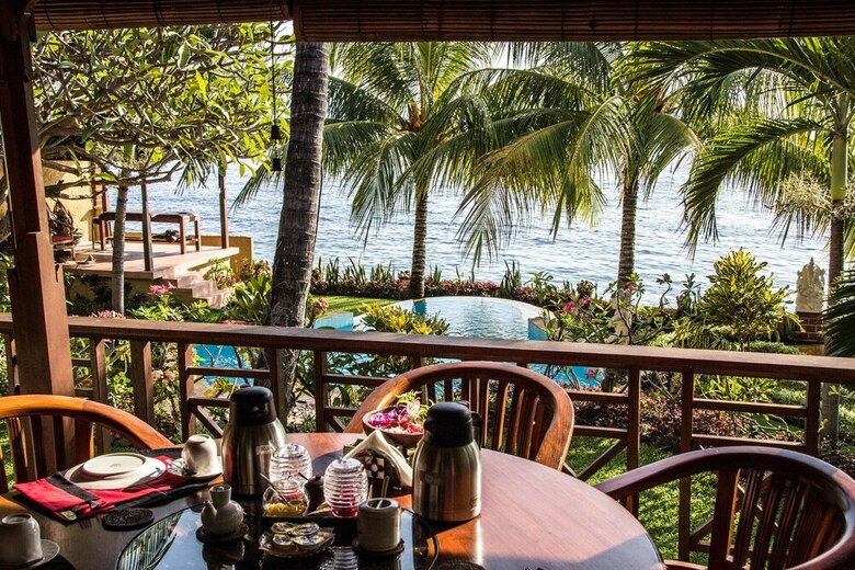 Teluk Indah Beach & Pool Villa