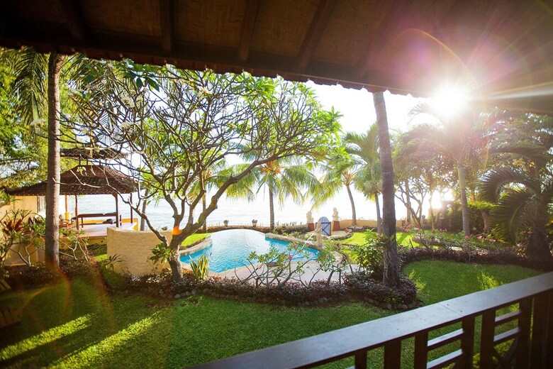 Teluk Indah Beach & Pool Villa