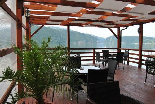 Hostal Pension La Ponton