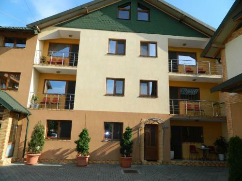 Hostal Pensiunea Cora