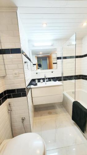 Design 2 Bdr Apartment Swimming Pool Jaffa #y4