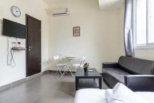 Nhe Rothschild Apartments