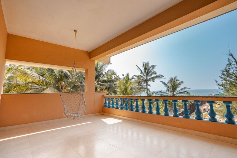 Hotel Kay's By The Sea