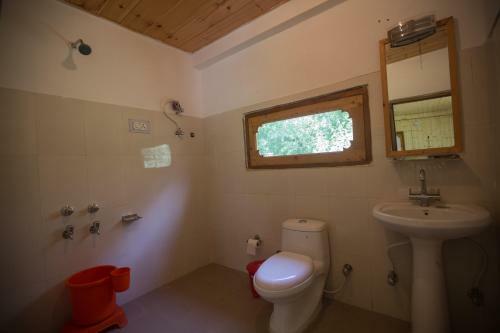 Hotel Sharda Resort-tirthan Valley