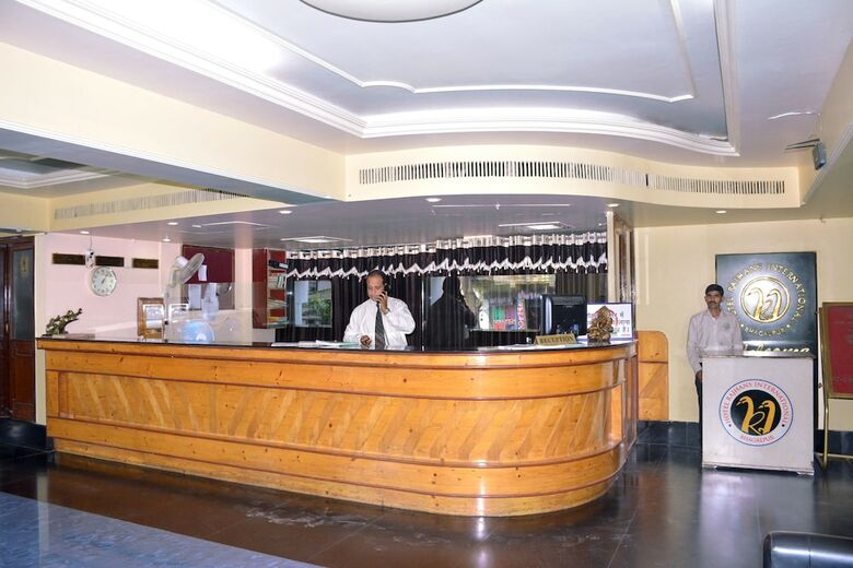Hotel Rajhans International