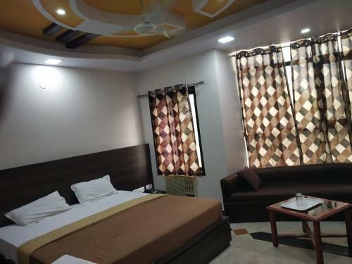 Lodge Hotel Rajwada International