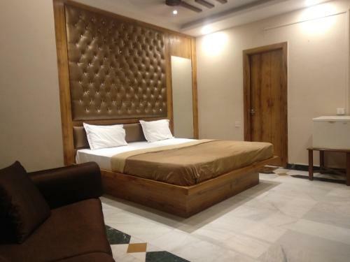 Lodge Hotel Rajwada International
