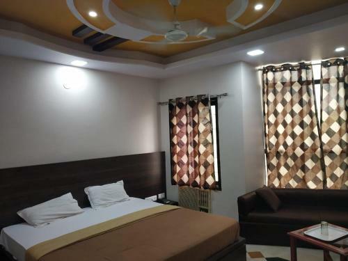 Lodge Hotel Rajwada International