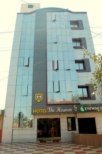 Hotel Sky Stays Heaven