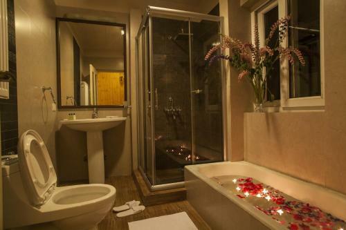 Lodge Nedous Hotel Gulmarg