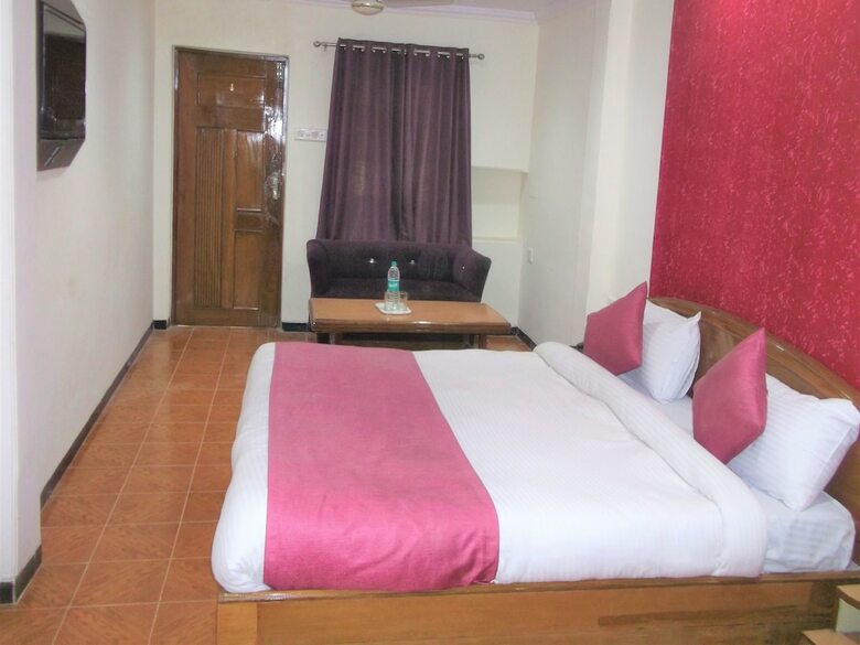 Oyo 8955 Hotel Bobina