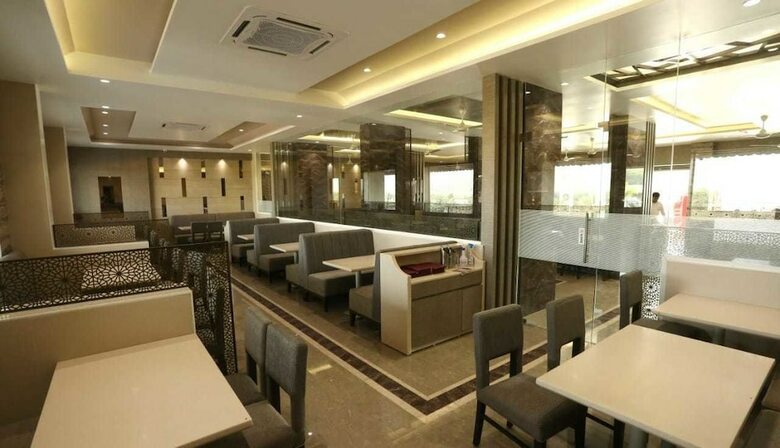 Hotel Grand Parivaar