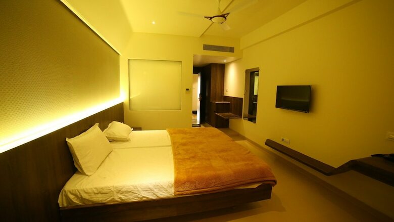 Hotel Grand Parivaar