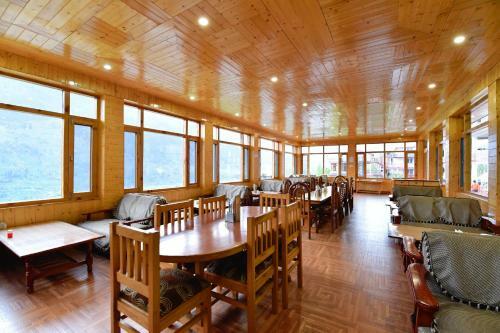 Oyo 6426 Hotel Rishi Palace