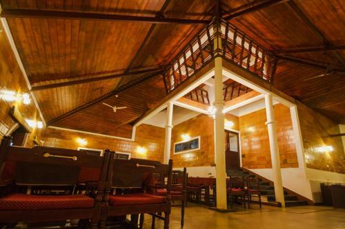 Hotel Misty Woods Resort