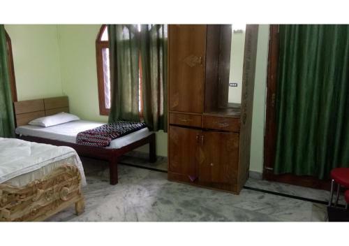 Hotel Hillview Rooms Near Mussoorie Jheel