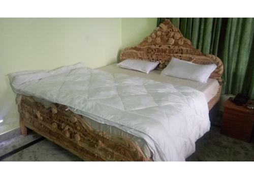 Hotel Hillview Rooms Near Mussoorie Jheel
