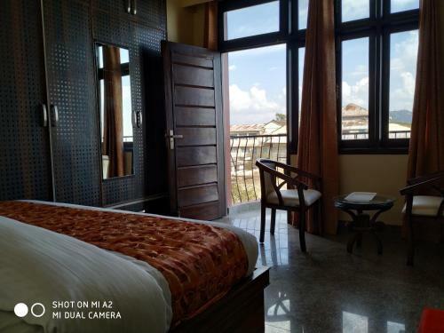 The Modern "a Home Stay - Away From Home"