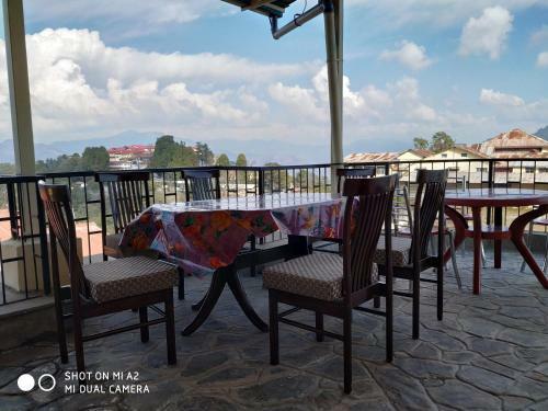 The Modern "a Home Stay - Away From Home"
