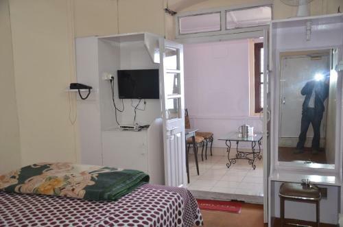 Hotel Whispering Windows