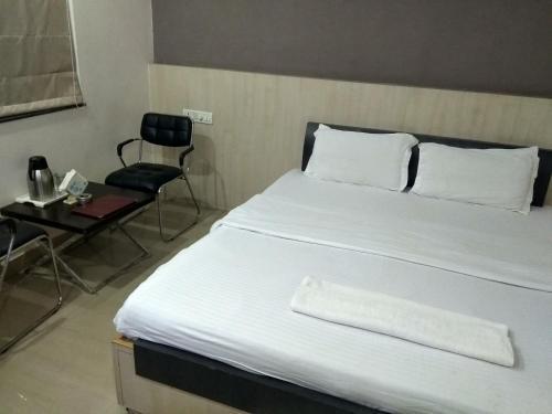 Hotel Jk Rooms 122 Shaheen-nr. Mahindra Co.-midc