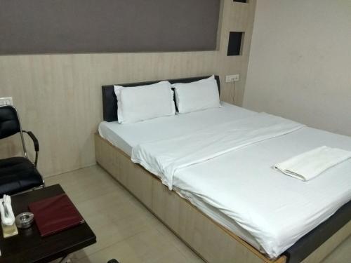 Hotel Jk Rooms 122 Shaheen-nr. Mahindra Co.-midc
