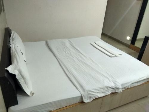 Hotel Jk Rooms 122 Shaheen-nr. Mahindra Co.-midc