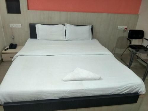 Hotel Jk Rooms 122 Shaheen-nr. Mahindra Co.-midc