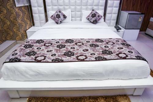 Oyo 10558 Hotel Qlark