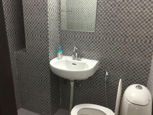 The Raveesh Service Apartment