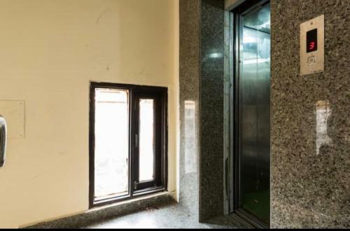 Amazing ! 4 Bhk Service Apartment .