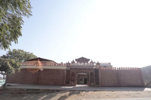 Hotel Monarch Rama Palace