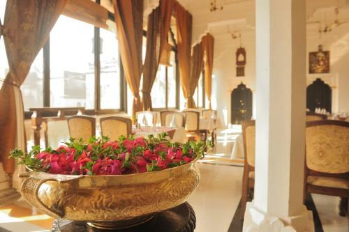 Hotel Mpt Sheesh Mahal, Orchha