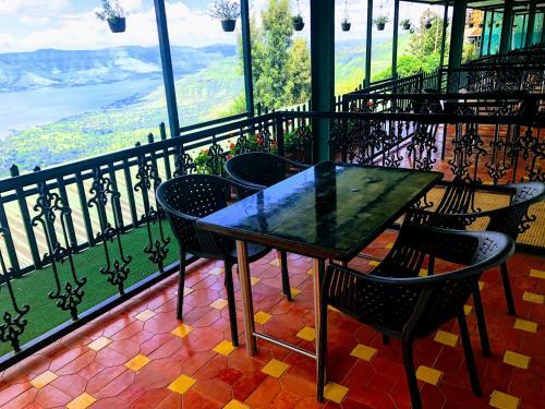 Hotel Rainforest Restaurant & Villas