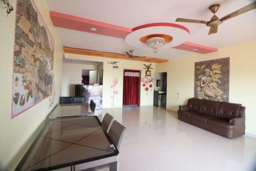 Hotel 8 Bhk Saimauli Bunglow